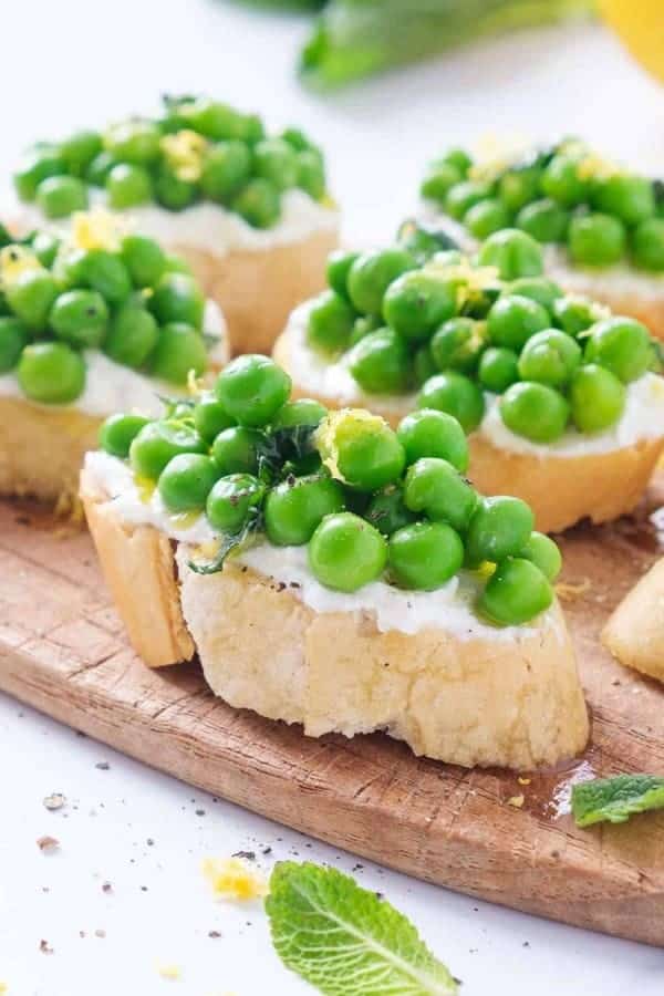 CROSTINI WITH RICOTTA & PEAS