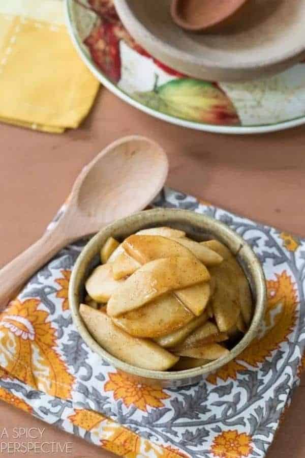 SLOW COOKER CINNAMON APPLES