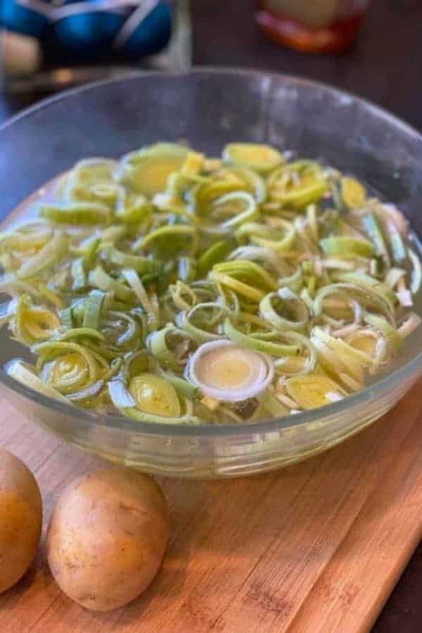 POTATO AND LEEK SOUP IN THE SLOW COOKER