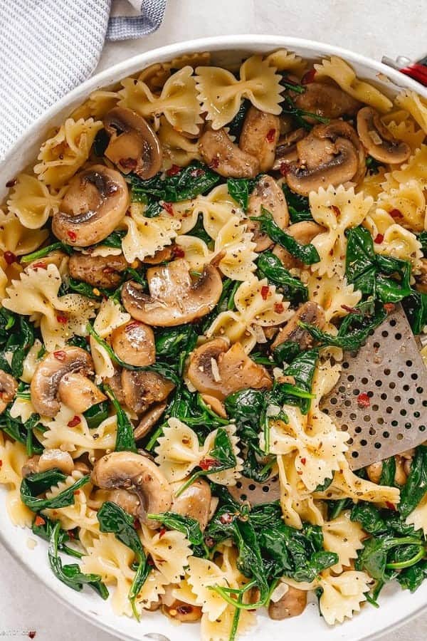 PARMESAN SPINACH MUSHROOM PASTA SKILLET