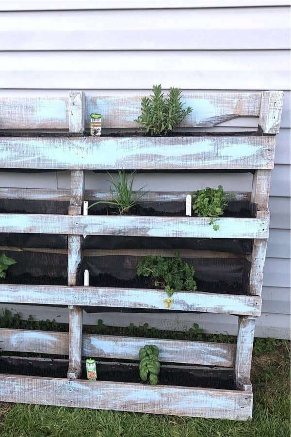 Farmhouse Pallet Garden