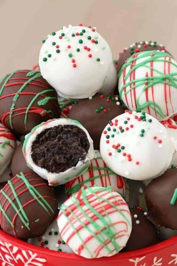 CHRISTMAS OREO BALLS