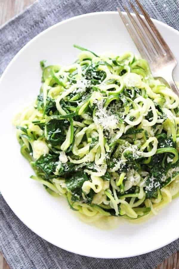 5-INGREDIENT SPINACH PARMESAN ZUCCHINI NOODLES