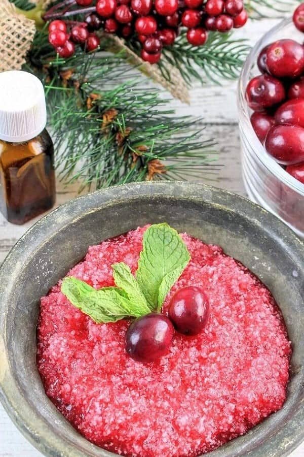 CRANBERRY SUGAR BODY SCRUB WITH MINT