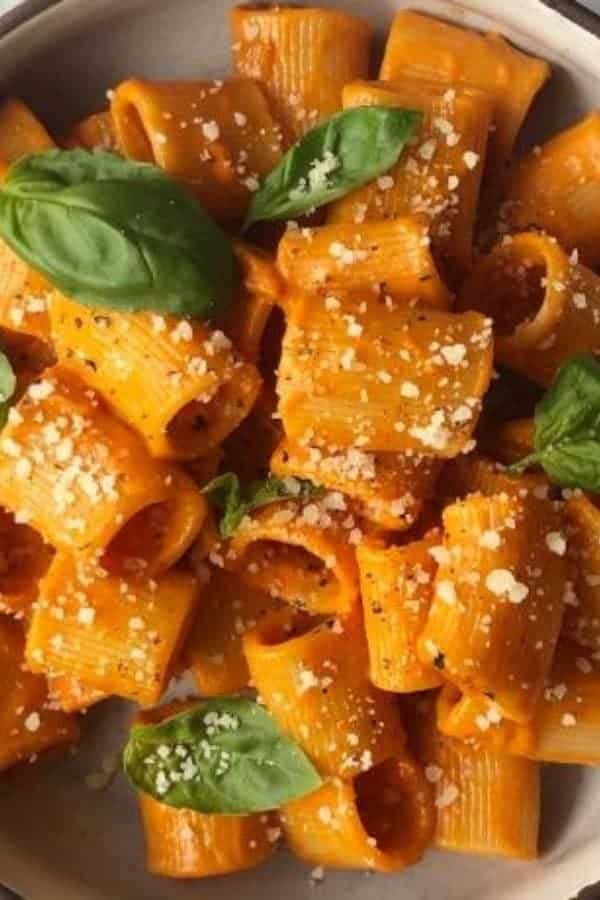 RIGATONI WITH VODKA SAUCE