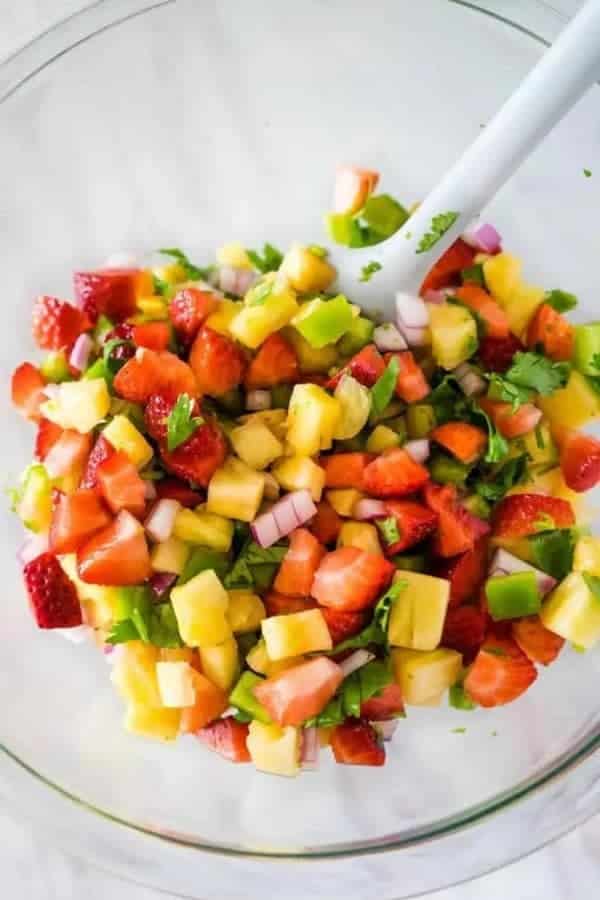 FRESH STRAWBERRY PINEAPPLE SALSA