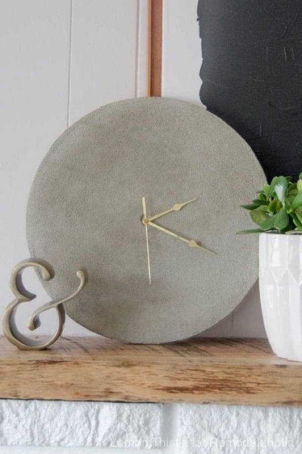 Simple DIY Concrete Clock