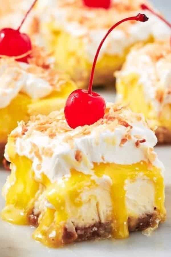 PIÑA COLADA CHEESECAKE BARS