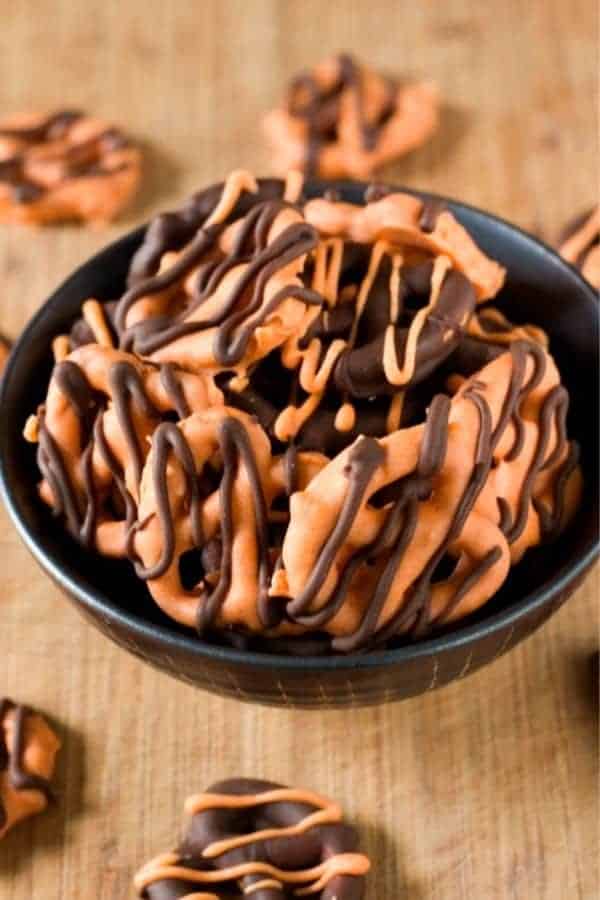 Pumpkin Spice Chocolate Covered Pretzels