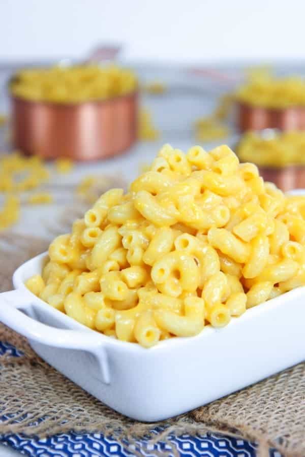 CREAMY GREEK YOGURT MAC AND CHEESE