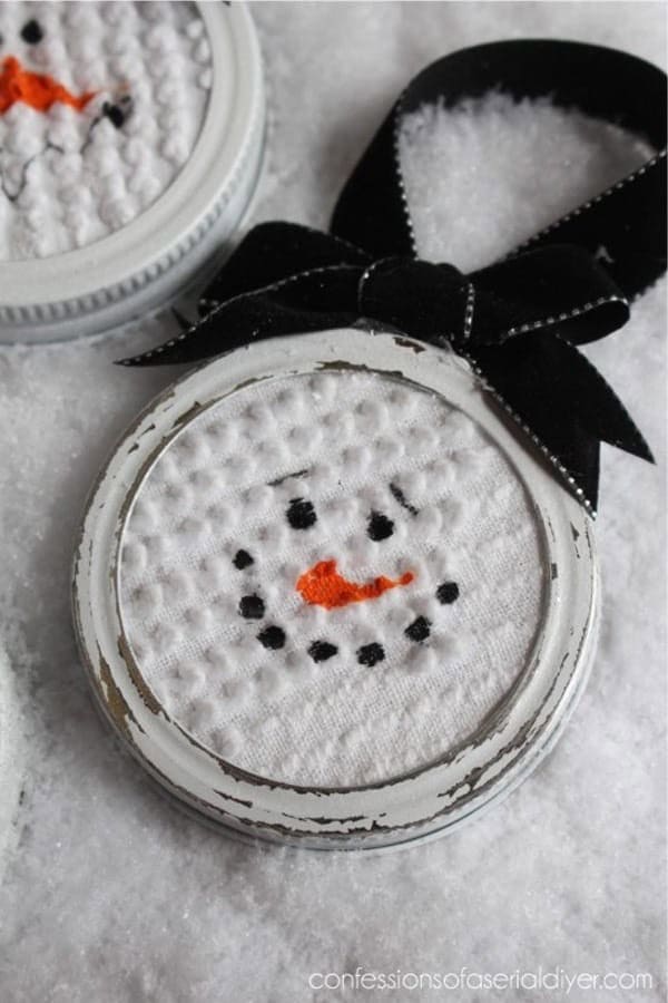 How to Make a Mason Jar Lid Snowman