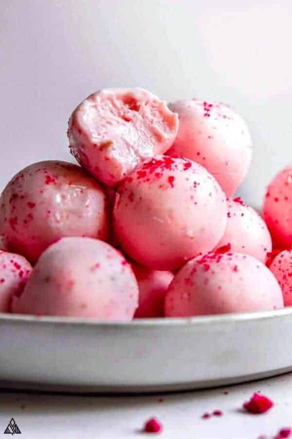 STRAWBERRY CREAM CHEESE FAT BOMBS