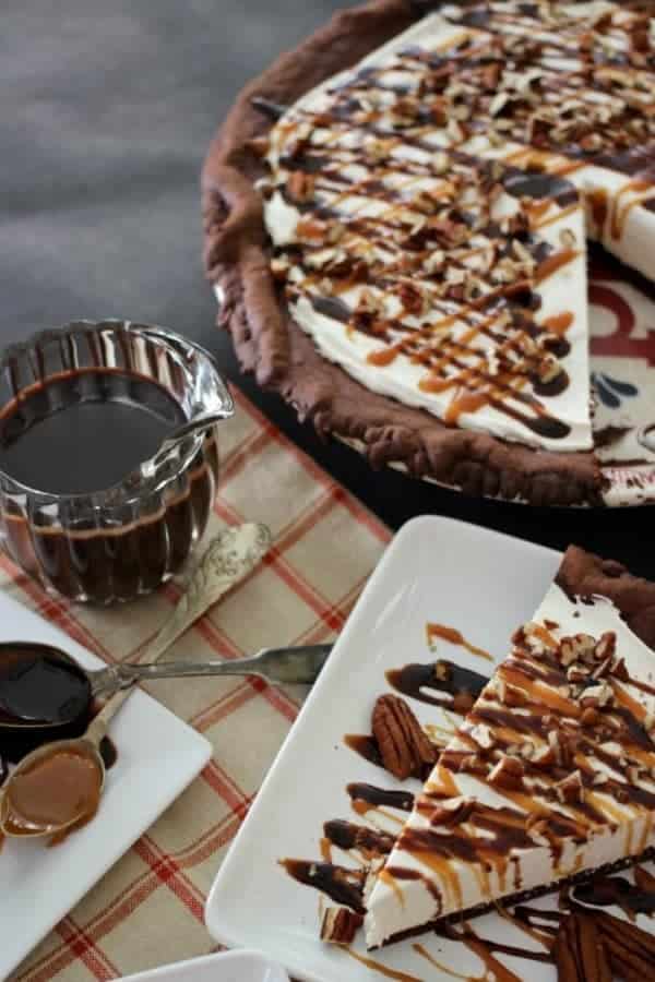 TURTLE CHEESECAKE PIE