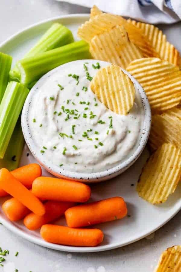 GREEK YOGURT DIP WITH VEGGIES