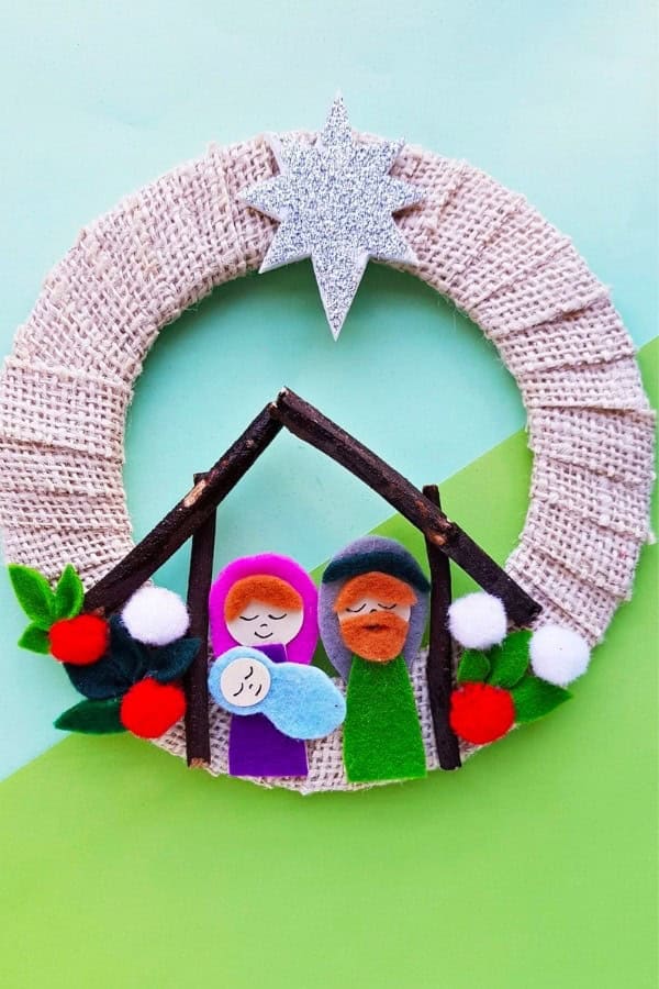 CUTE NATIVITY WREATH