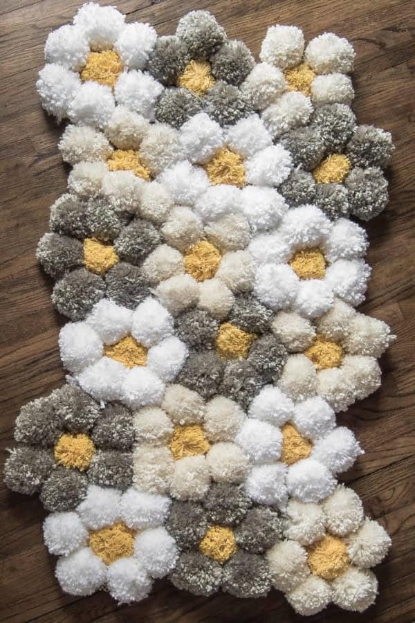 POM POM RUG