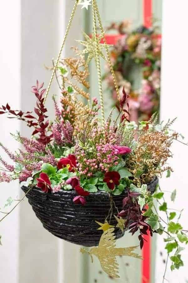 CHRISTMAS HANGING PLANT BASKET