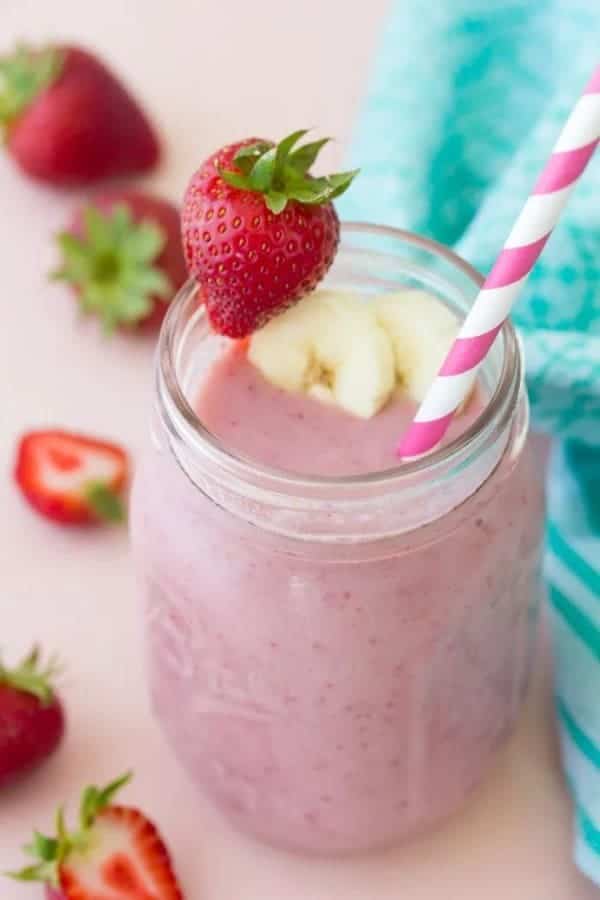 HEALTHY STRAWBERRY BANANA SMOOTHIE