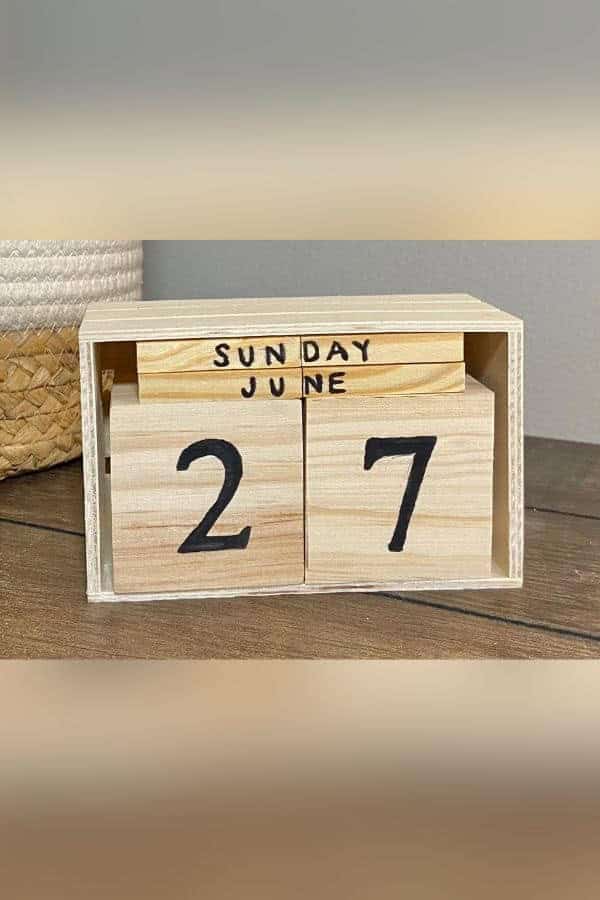 WOOD BLOCK CALENDAR