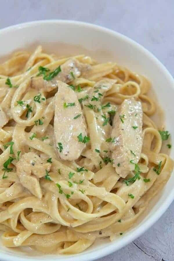 CHICKEN ALFREDO PASTA