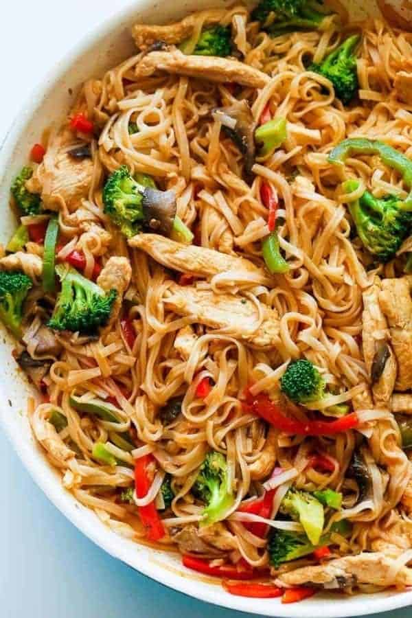 CHICKEN STIR FRY WITH RICE NOODLES