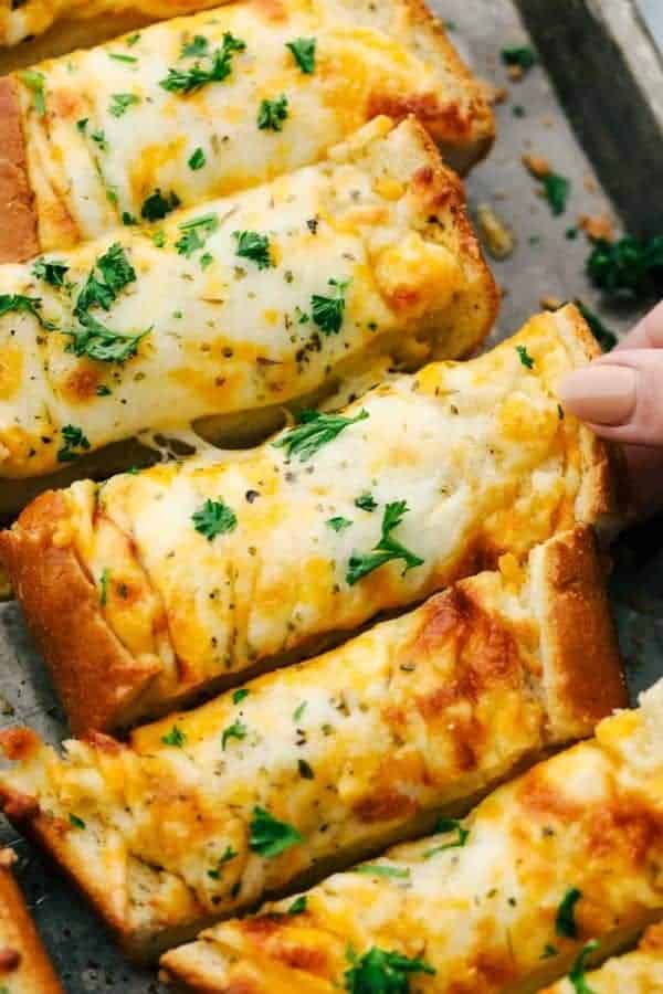 CHEESY GARLIC BREAD