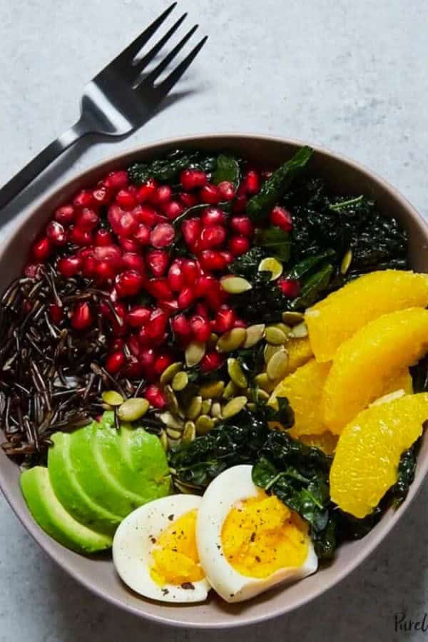 BUDDHA BOWL WITH KALE, AVOCADO, ORANGE AND WILD RICE