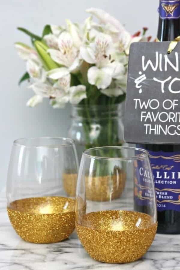 GLITTER DIPPED WINE GLASSES