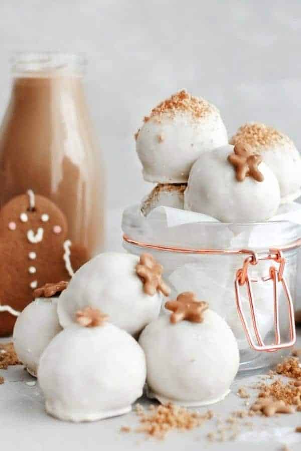 NO-BAKE GINGERBREAD CHEESECAKE TRUFFLES