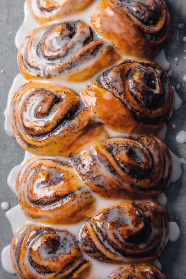 Braided Poppy-Seed Roll