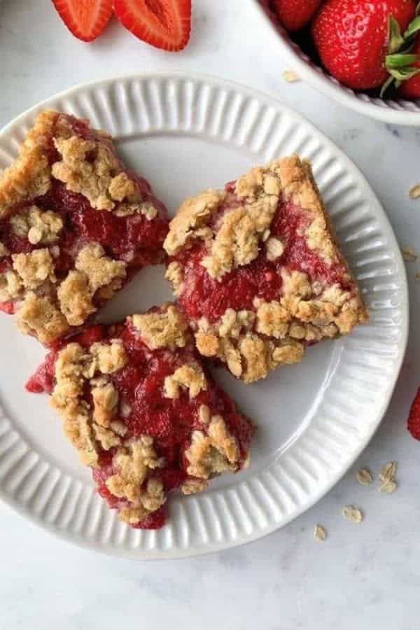 HEALTHY STRAWBERRY OATMEAL BARS