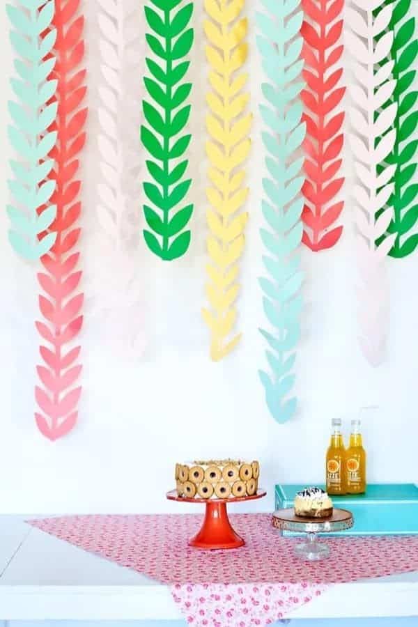 COLORFUL HANGING VINE GARLAND