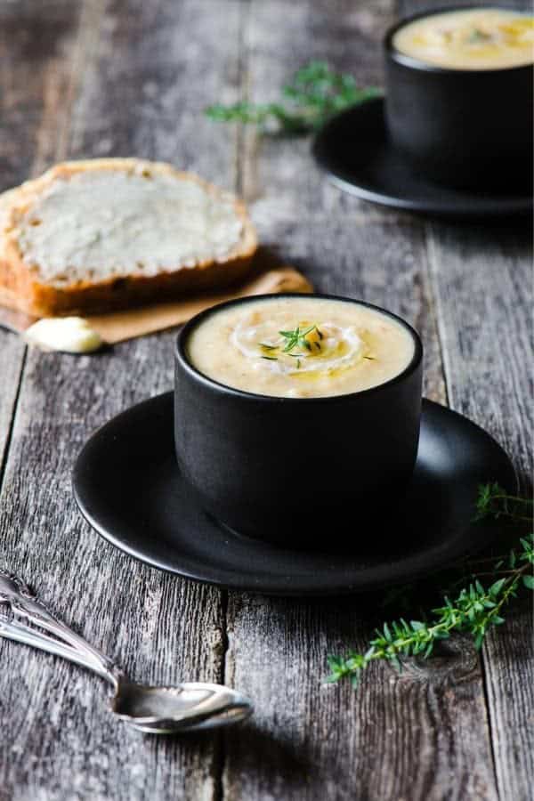 CAULIFLOWER & ZUCCHINI SOUP