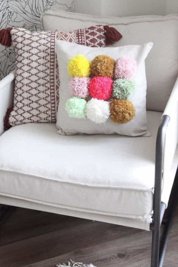 9-POM POM PILLOW COVER