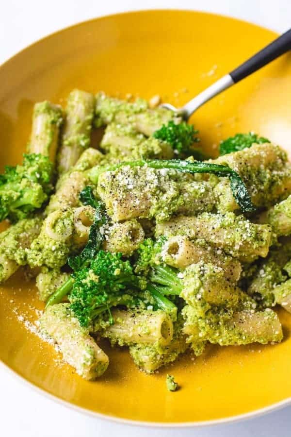 BROCCOLI PESTO PASTA SALAD