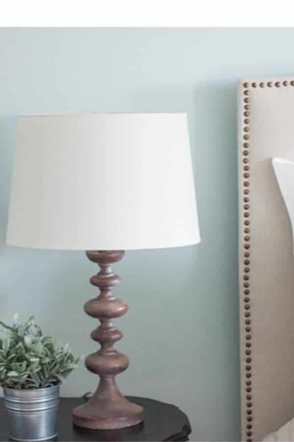 BROWN FARMHOUSE STYLE LAMP