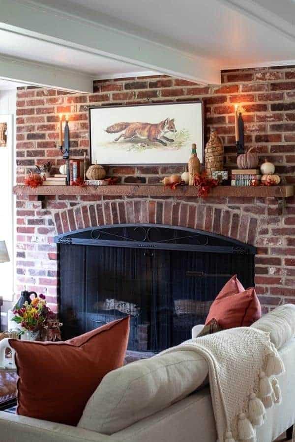 FOXY FALL MANTEL