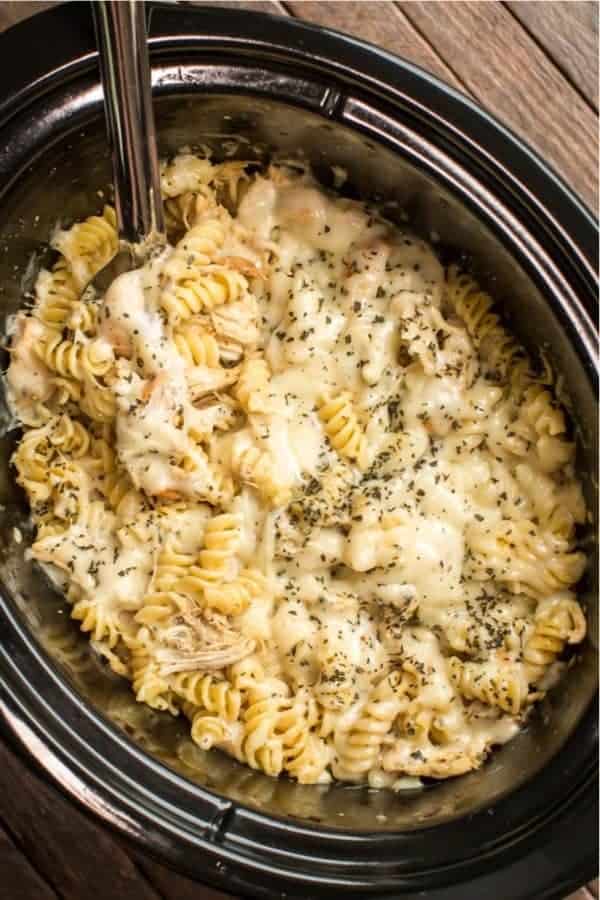 Slow Cooker Pesto Mozzarella Chicken Pasta