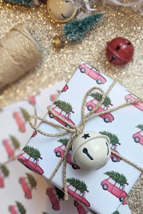 DIY TWINE AND CHRISTMAS ORNAMENT WRAP