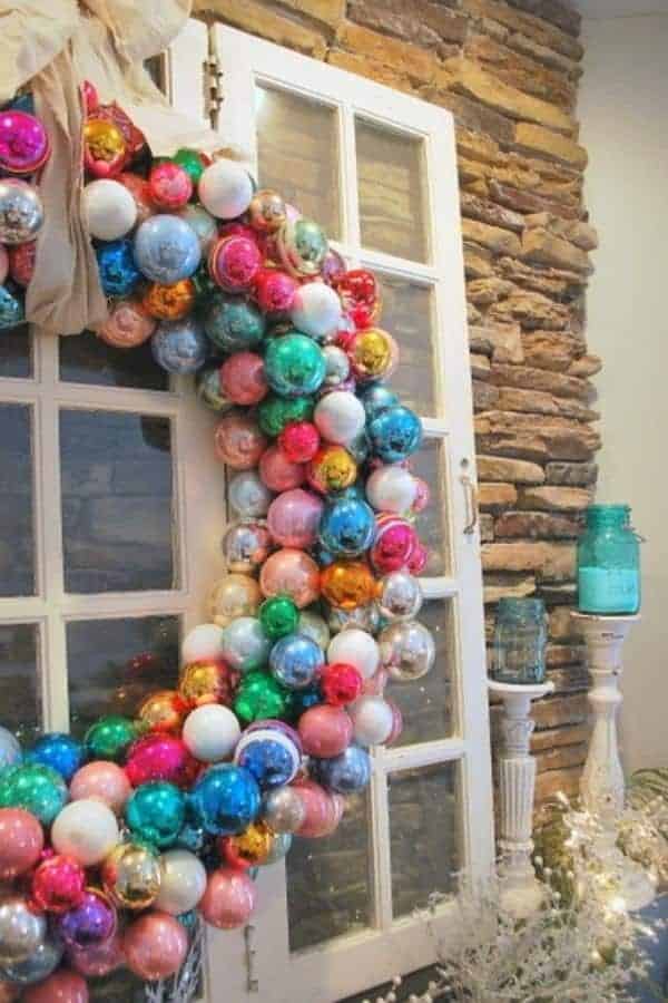 CHRISTMAS ORNAMENT WREATH