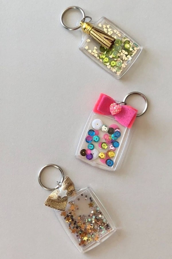 DIY CONFETTI KEYCHAINS