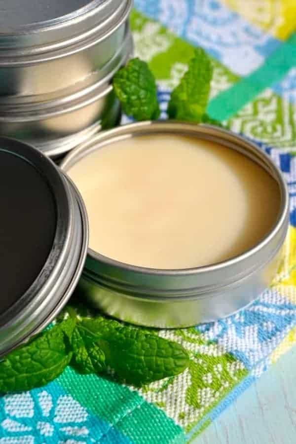 5-MINUTE DIY LIP BALM