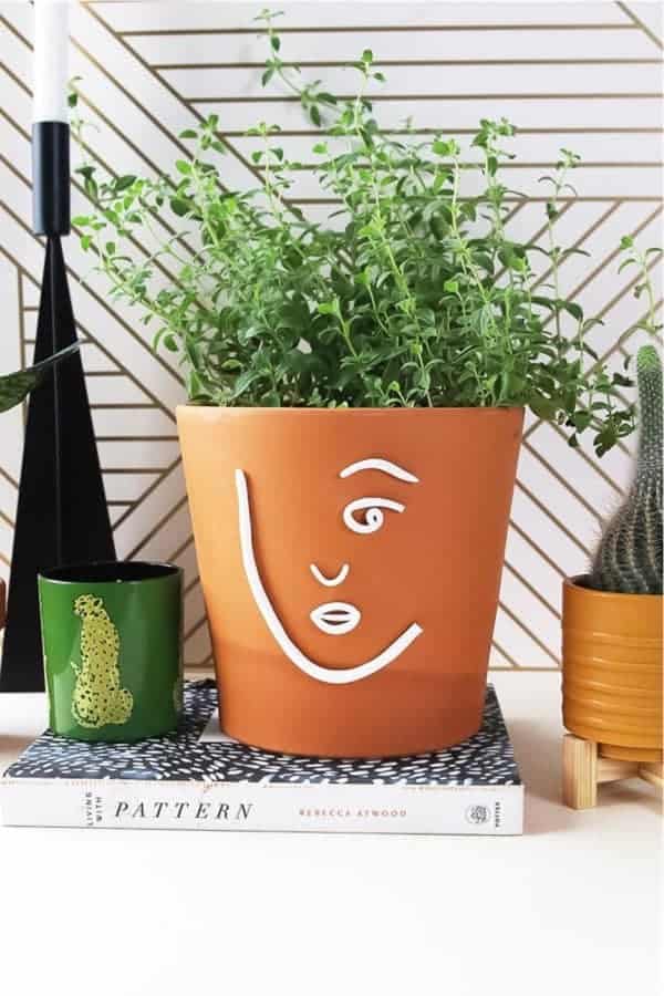 Clay Minimal Face Planter