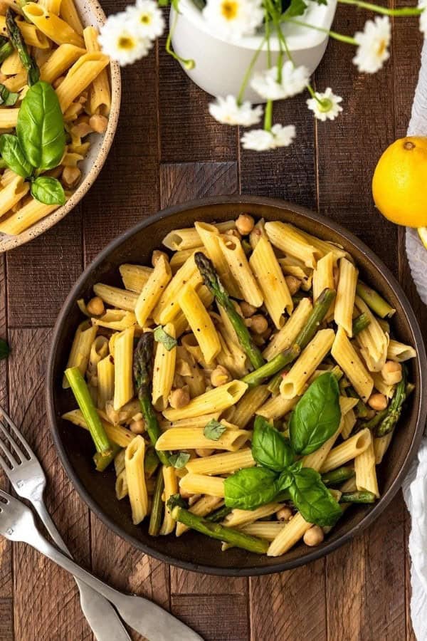 VEGAN ASPARAGUS CHICKPEA PASTA