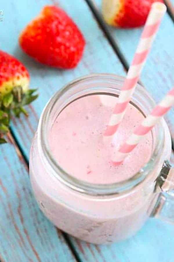 STRAWBERRY KETO MILKSHAKE