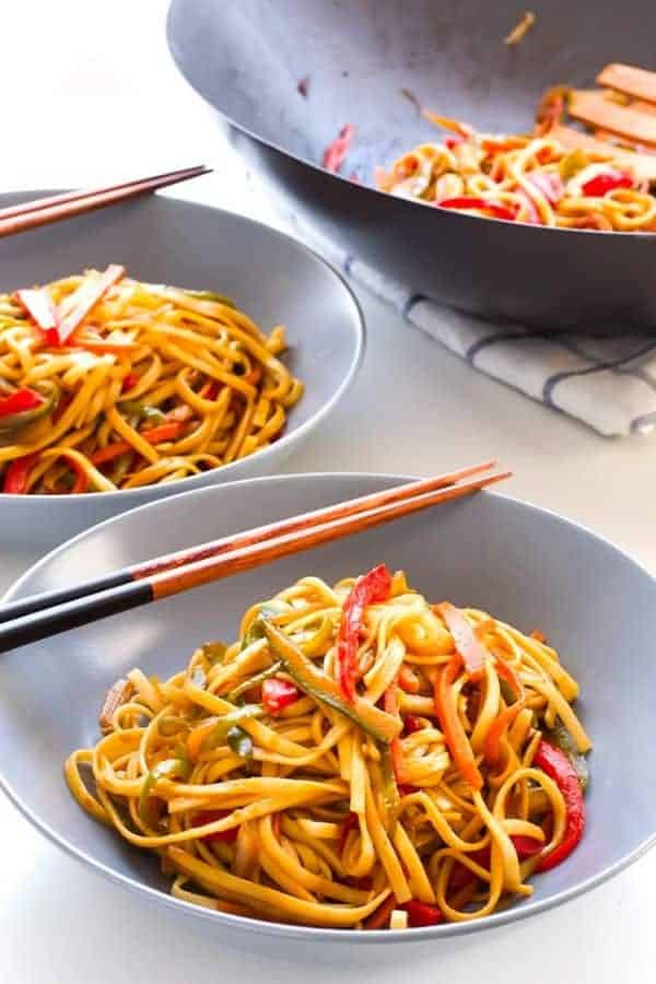 VEGAN STIR-FRIED UDON NOODLES