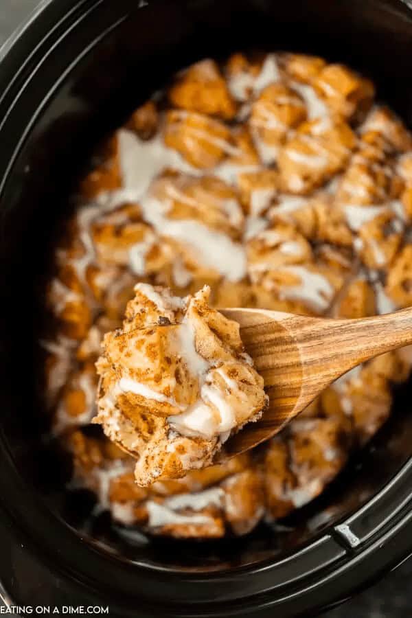 Slow Cooker Cinnamon Roll Casserole