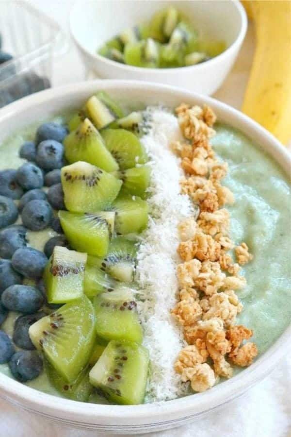 Superfood Breakfast Smoothie Bowl