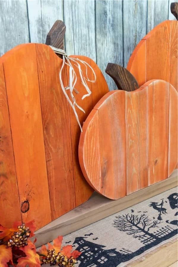 DIY Pallet Pumpkin Trio