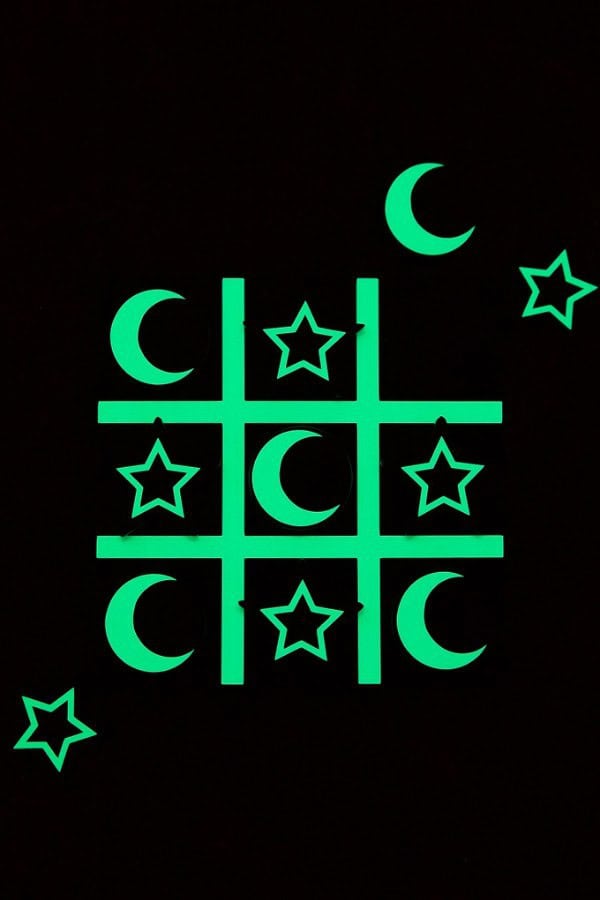 GLOW IN THE DARK TIC TAC TOE